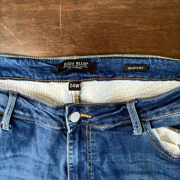 Judy Blue 24W bombshell jeans, skinny fit, great stretch, GUC, distressed, cool - Picture 3 of 5